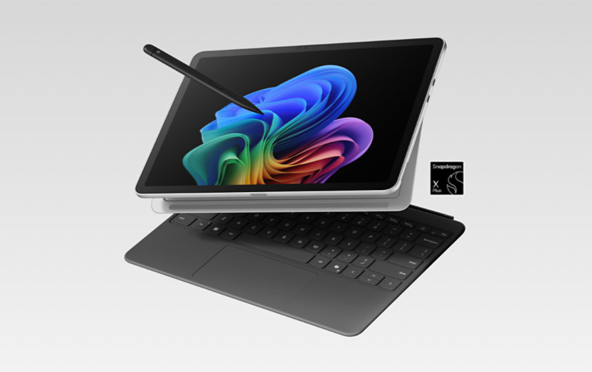 Surface Pro with stylus and detachable keyboard